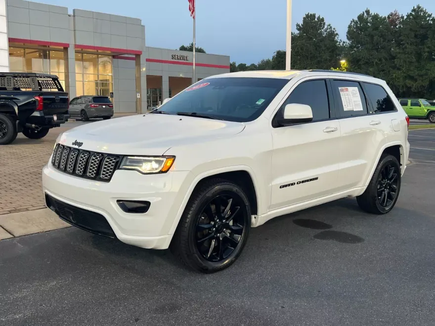 2021 Jeep Grand Cherokee Laredo X photo 1