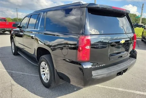 2019 Chevrolet Suburban LT photo 3