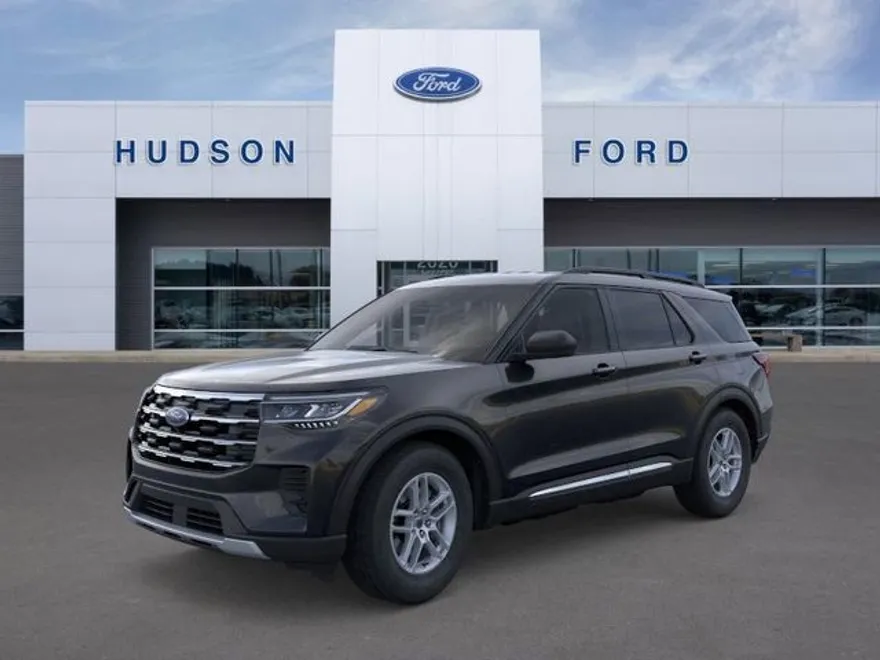 2025 Ford Explorer photo 1