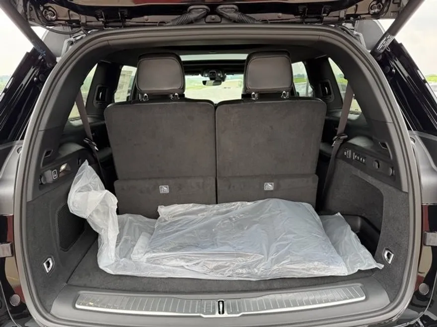 2025 Jeep Grand Cherokee Overland photo 11
