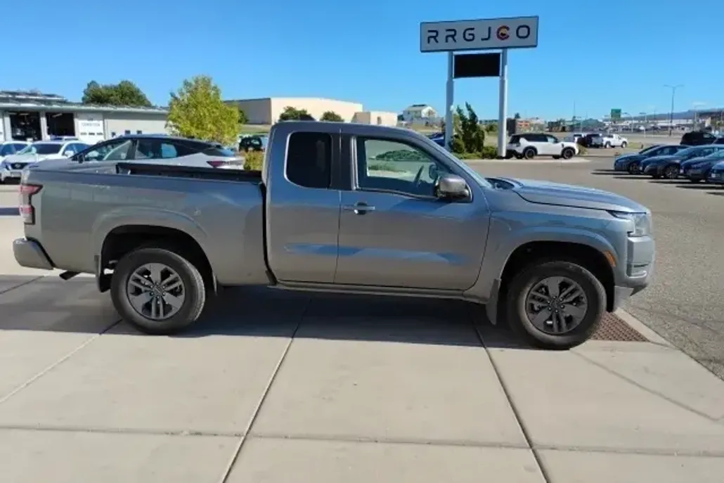 2025 Nissan Frontier SV photo 1