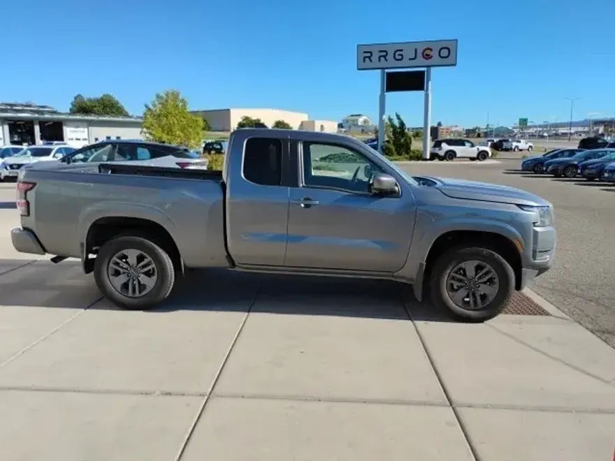2025 Nissan Frontier SV photo 1