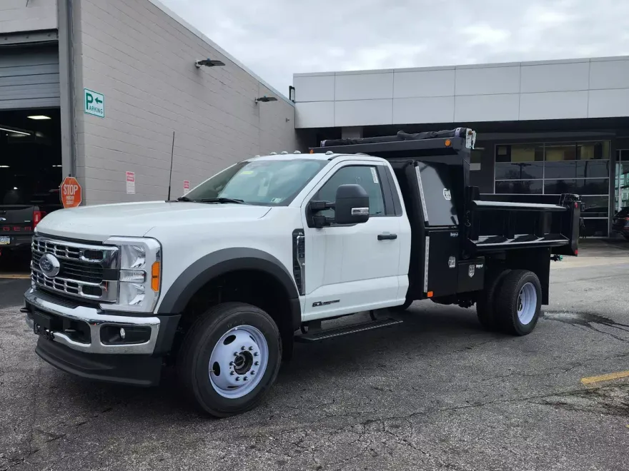 2023 Ford F-550 photo 1