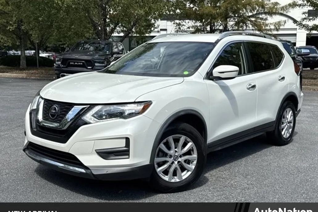 2018 Nissan Rogue SV photo 1