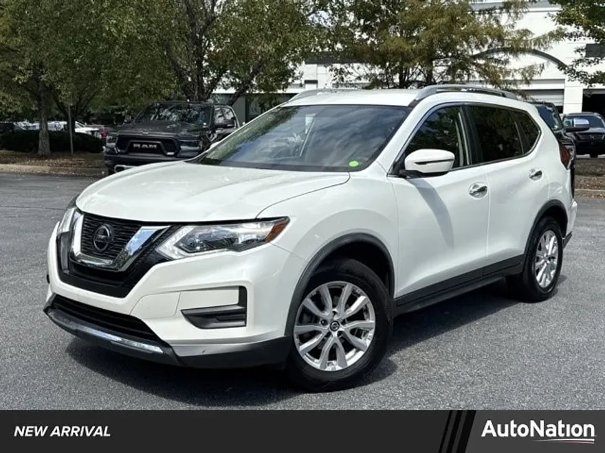 2018 Nissan Rogue SV photo 1