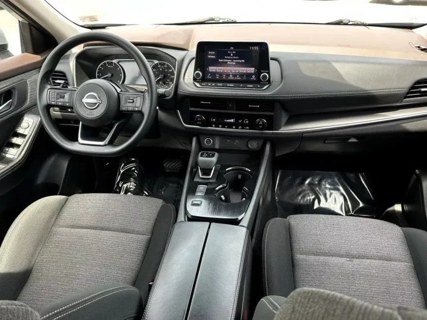 2023 Nissan Rogue SV photo 17