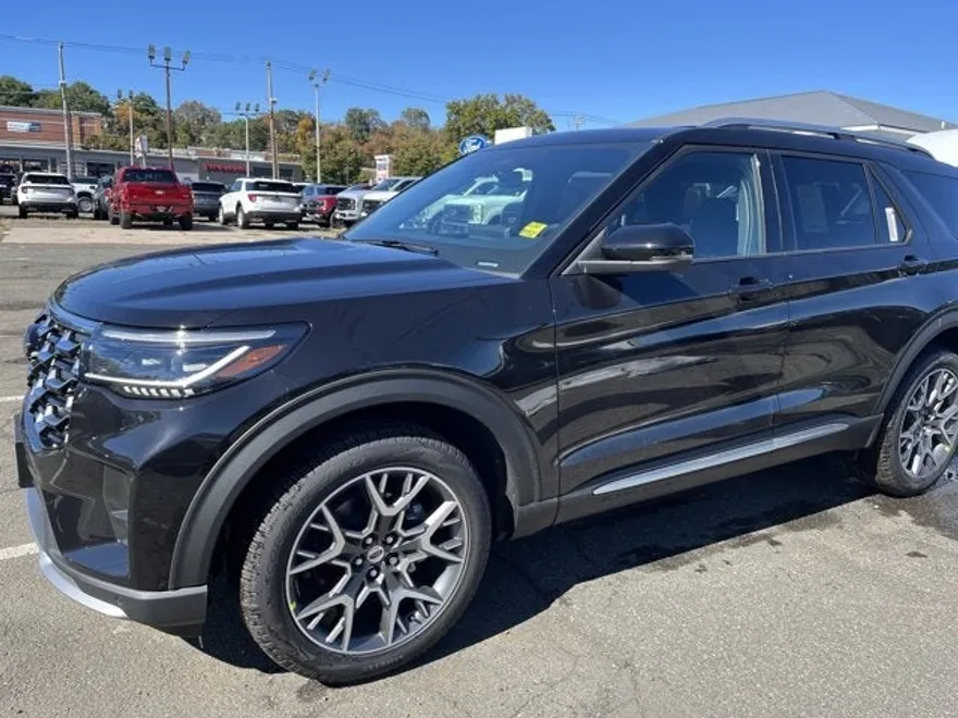 2025 Ford Explorer Platinum photo 1