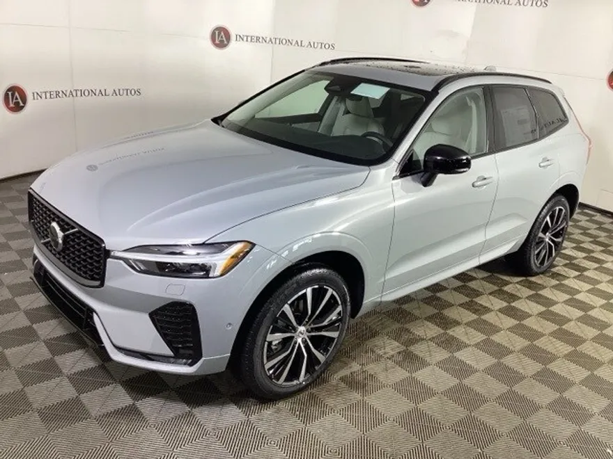 2025 Volvo XC60 B5 Plus photo 1