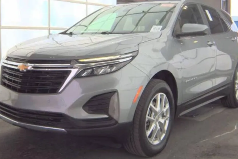 2023 Chevrolet Equinox LT photo 1