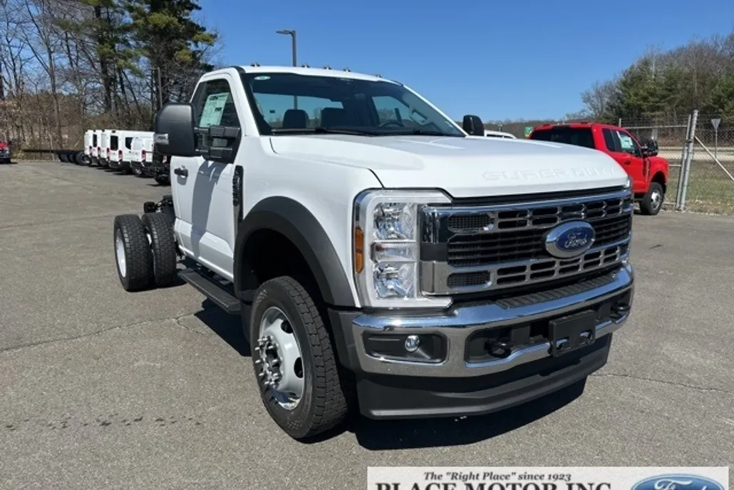 2025 Ford F-550 photo 1