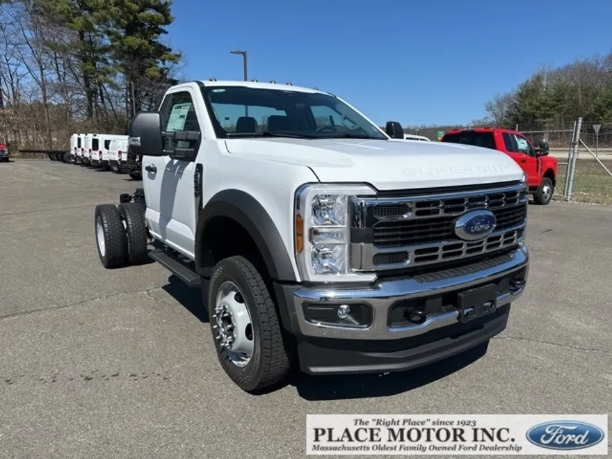 2025 Ford F-550 photo 1
