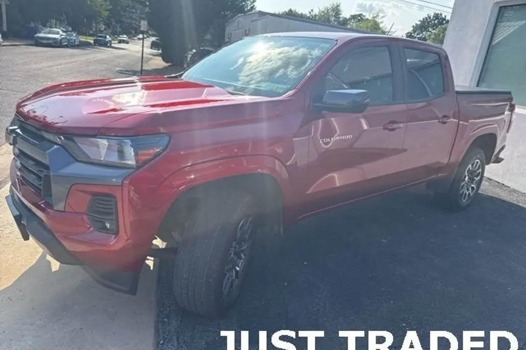 2023 Chevrolet Colorado LT photo 1