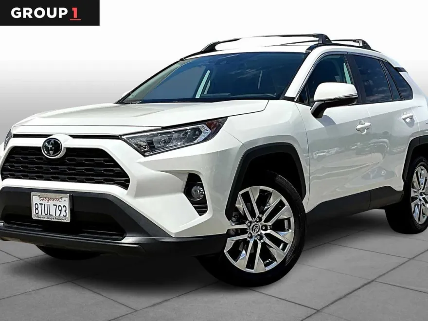 2021 Toyota RAV4 XLE Premium photo 1