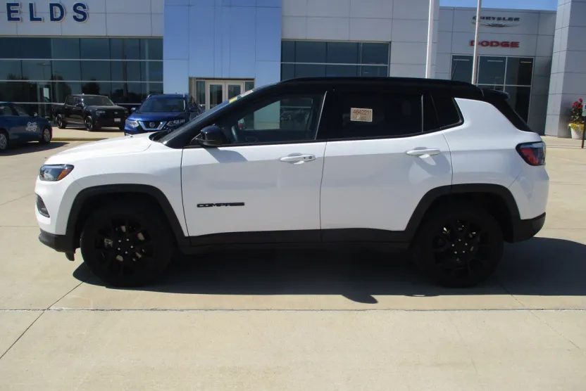 2022 Jeep Compass Latitude Altitude Special Edition photo 1