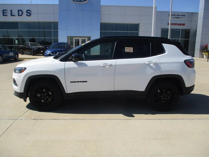 2022 Jeep Compass Latitude Altitude Special Edition photo 1