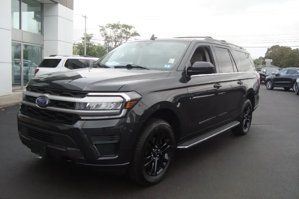 2023 Ford Expedition XLT MAX photo 1