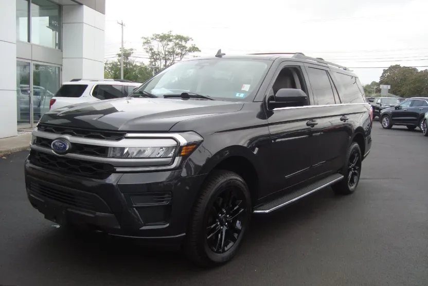 2023 Ford Expedition XLT MAX photo 1
