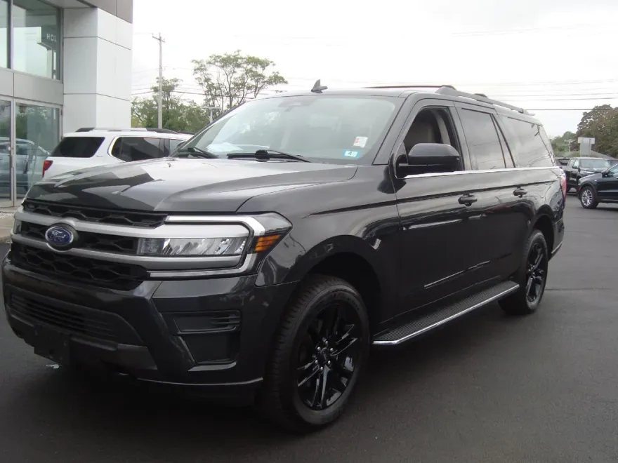 2023 Ford Expedition XLT MAX photo 1