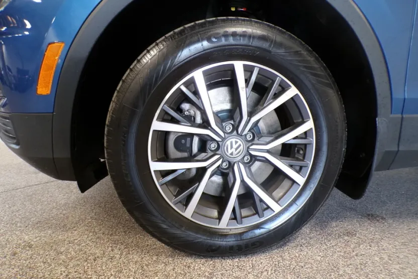 2020 Volkswagen Tiguan SE photo 1