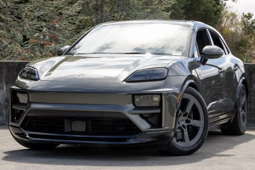 2024 Porsche Macan Turbo Electric photo 1