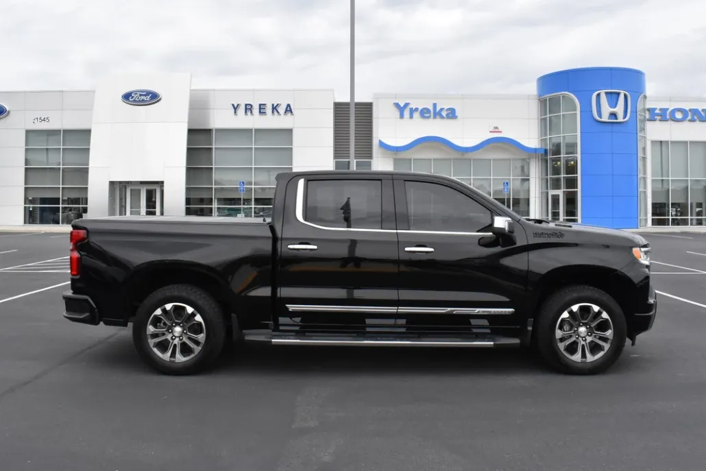 2024 Chevrolet Silverado 1500 High Country photo 1