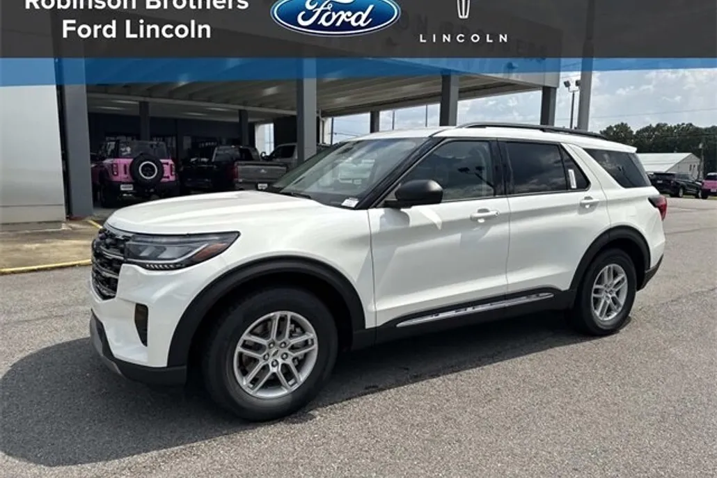 2025 Ford Explorer photo 1