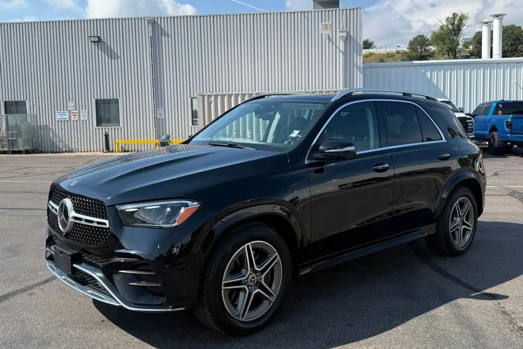 2024 Mercedes Benz GLE 450e photo 1