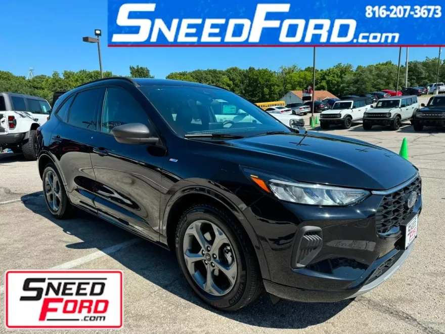 2023 Ford Escape ST-Line photo 1