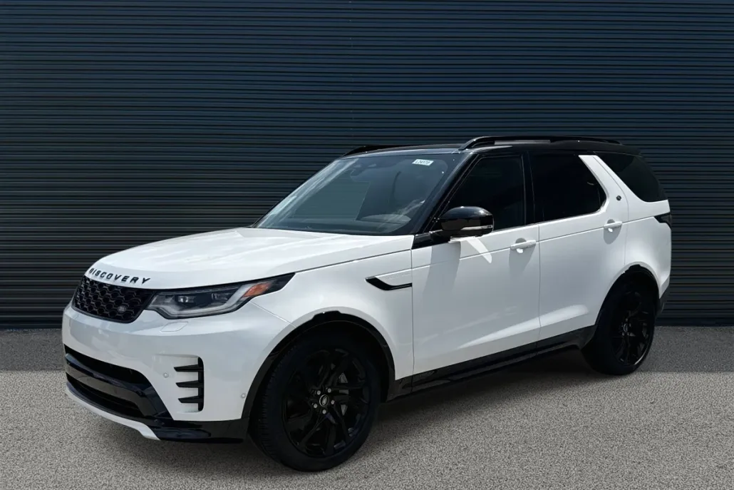 2024 Land Rover Discovery P300 Dynamic SE photo 1