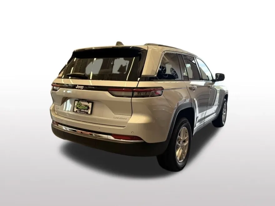 2025 Jeep Grand Cherokee Sport photo 1
