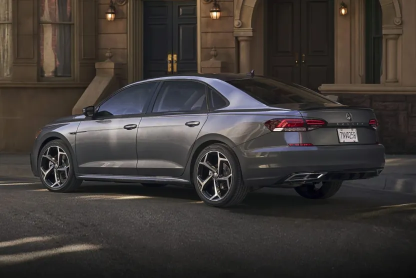 2021 Volkswagen Passat 2.0T photo 1