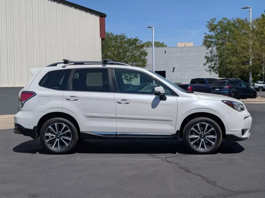 2018 Subaru Forester Touring photo 1