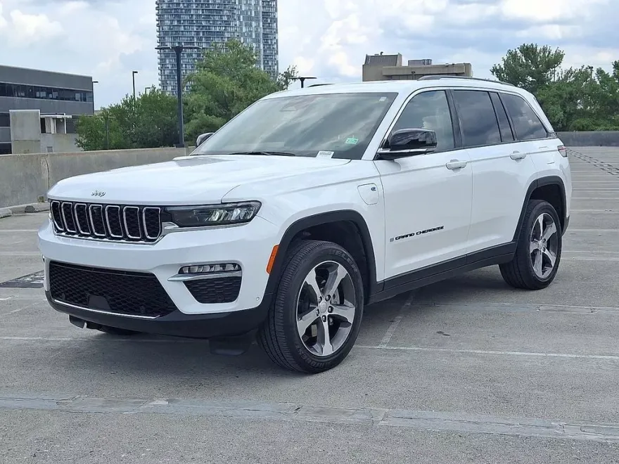2022 Jeep Grand Cherokee 4xe photo 1