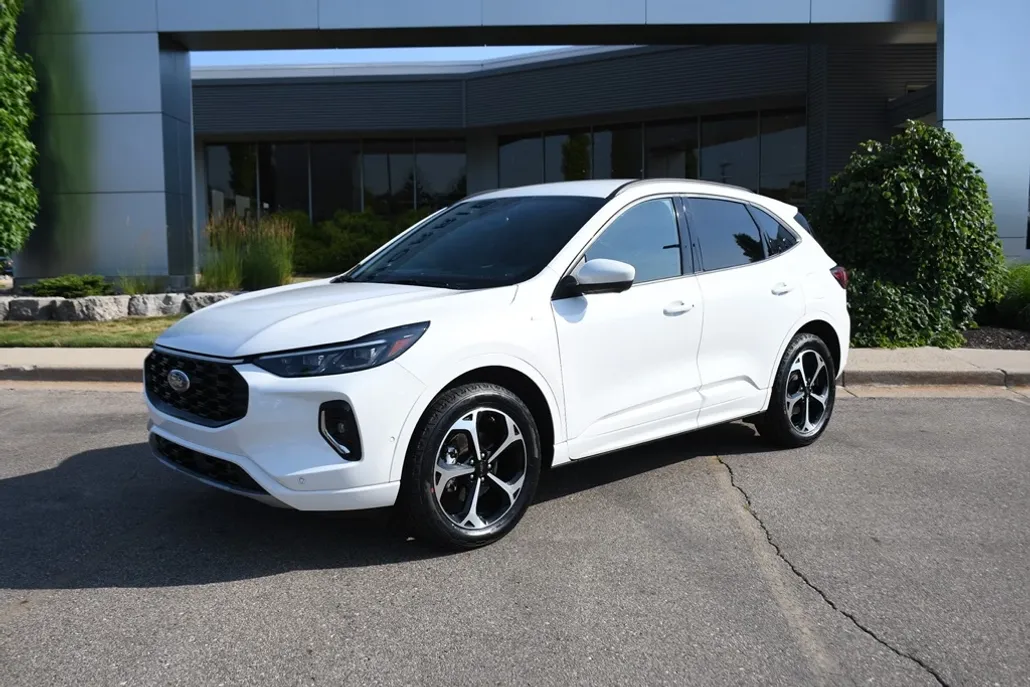 2023 Ford Escape ST-Line Elite photo 1