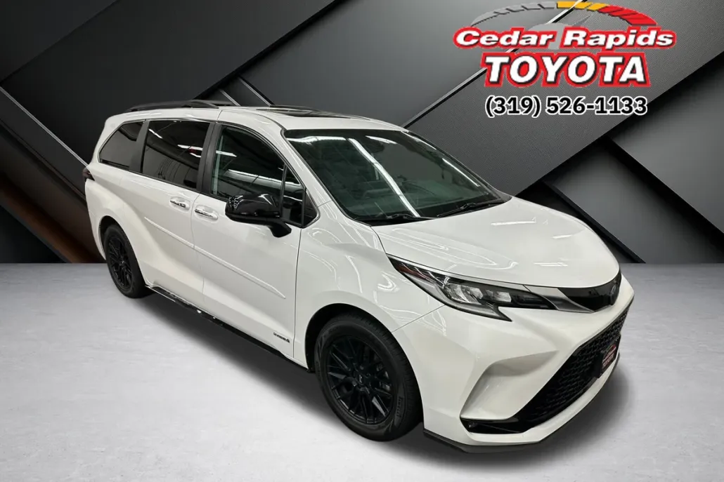 2021 Toyota Sienna XSE photo 1