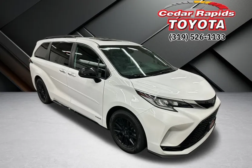2021 Toyota Sienna XSE photo 1