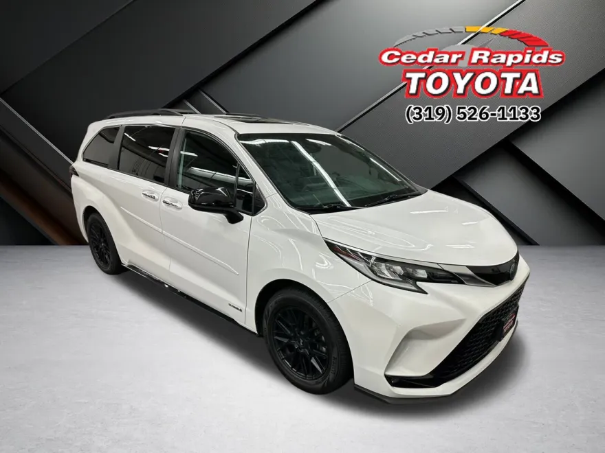 2021 Toyota Sienna XSE photo 1