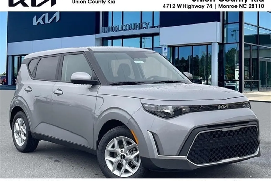 2025 Kia Soul LX photo 1