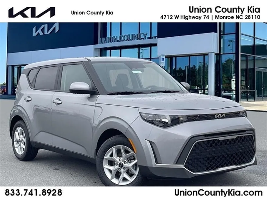 2025 Kia Soul LX photo 1