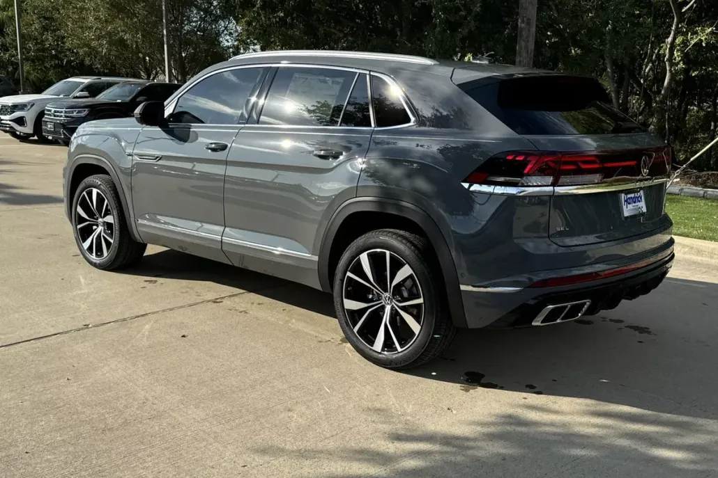 2026 Volkswagen Atlas Cross Sport SEL Premium R-Line photo 1