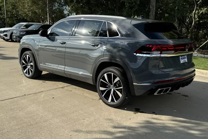 2026 Volkswagen Atlas Cross Sport SEL Premium R-Line photo 1