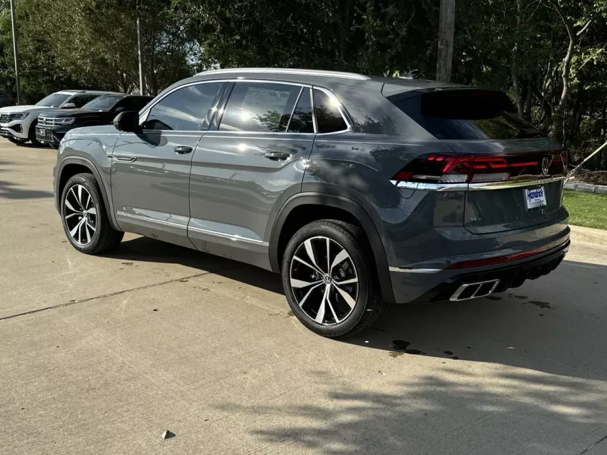 2026 Volkswagen Atlas Cross Sport SEL Premium R-Line photo 1
