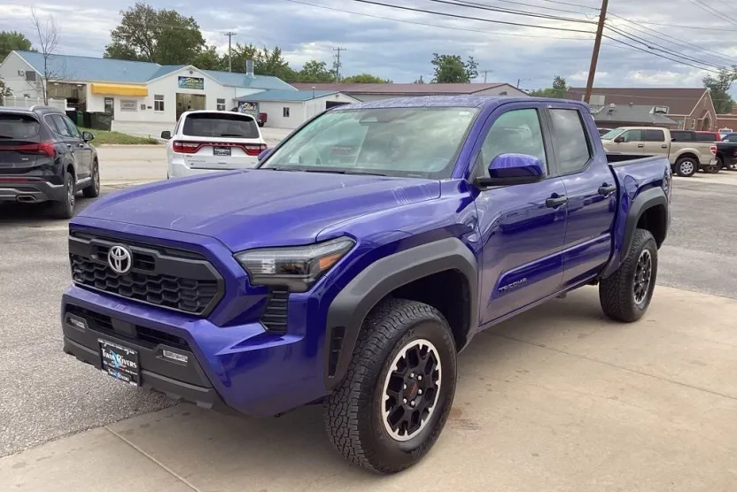 2025 Toyota Tacoma TRD Off-Road photo 1