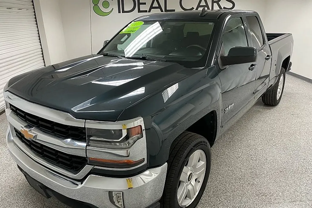 2017 Chevrolet Silverado 1500 LT photo 1