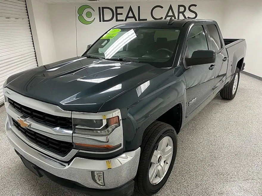 2017 Chevrolet Silverado 1500 LT photo 1
