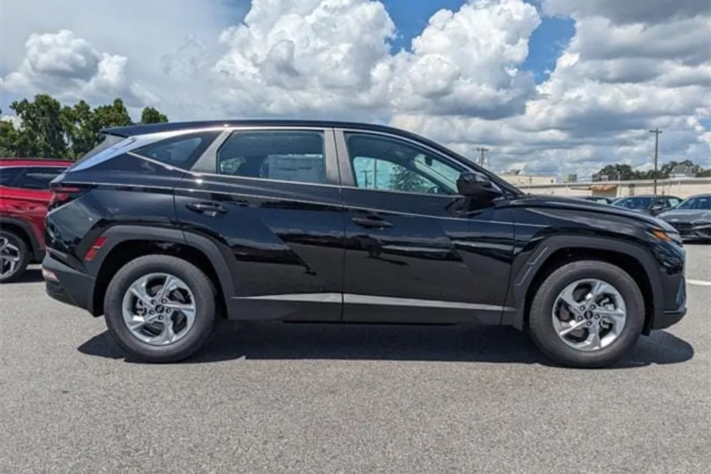 2024 Hyundai Tucson SE photo 1