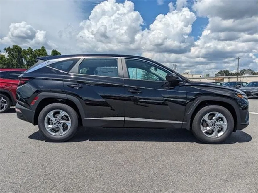 2024 Hyundai Tucson SE photo 1