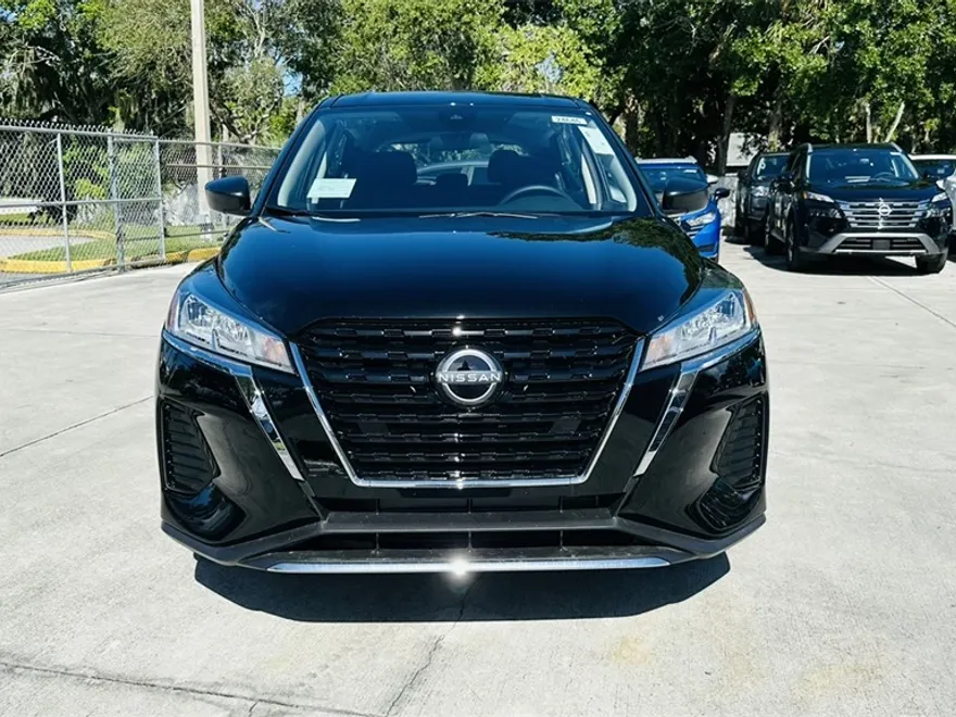 2025 Nissan Kicks Play S photo 1