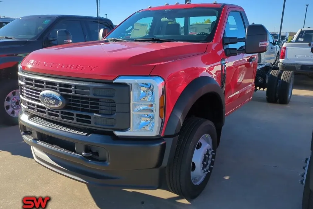 2024 Ford F-550 photo 1