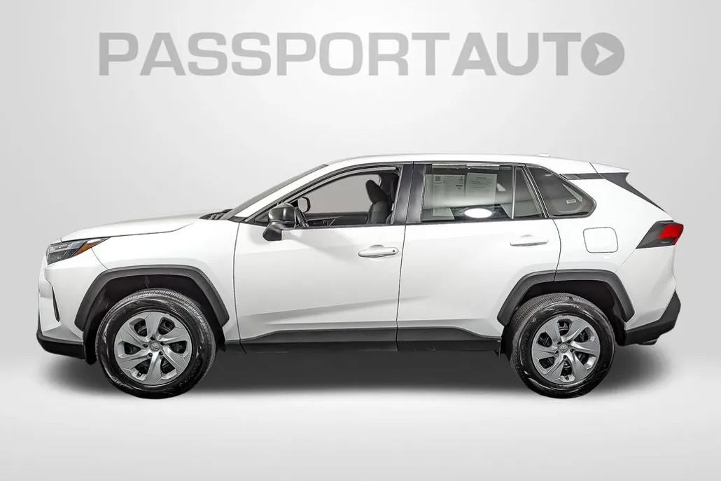 2024 Toyota RAV4 LE photo 1